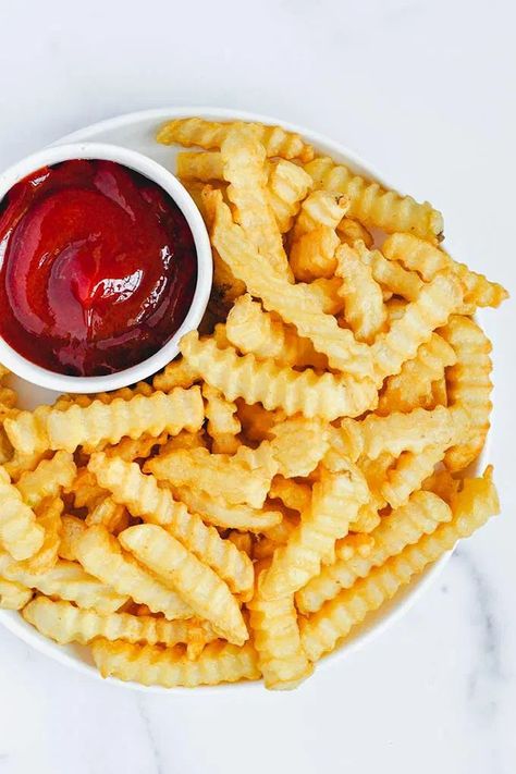 A plate of crinkle fries with a cup of ketchup. Frozen Fries In Air Fryer, Freeze French Fries, Fries With Ketchup, Air Fryer Frozen French Fries, Potatoe Recipe, Potato Appetizer, Fries In Air Fryer, Fries Potatoes, Frozen Fries