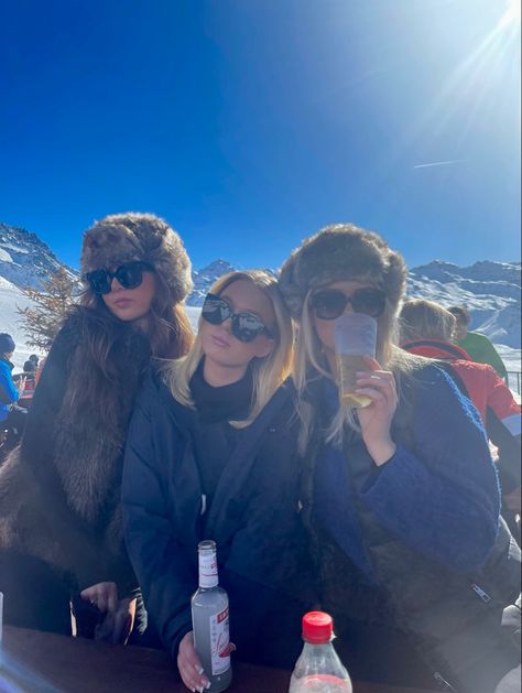 #afterski #valtho #fouliedouce #2023 #ski After Ski Outfit, After Ski, Winter Board, Ski Holiday, Les Arcs, Ski Outfit, Snow Girl, Ski Holidays, Sk Ii