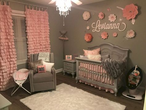 Small Nursery Design, Cool Kids Rooms, Small Nurseries, Girl Nursery Room, Bilik Tidur, Nursery Baby Room, Childrens Beds, Pink Nursery