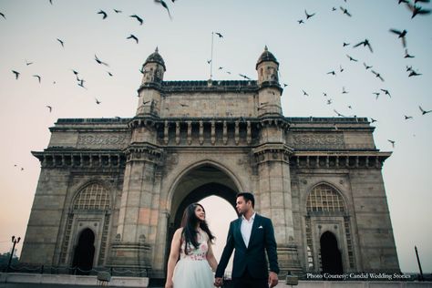 Mumbai’s Best Pre-Wedding Prewedding Poses, City Couples Photography, Amazing Wedding Ideas, Prewedding Shoot, Mumbai Wedding, Pre Wedding Photoshoot Outfit, Photoshoot Outdoor, Photoshoot Couple, City Shoot