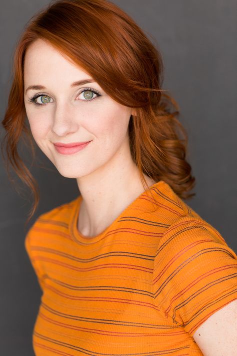 Laura Spencer is such a lovely actress and she always knows what to wear for her hair and eye color to really POP Comedy Headshots, Artistic Headshots, Acting Portfolio, Headshot Examples, Headshots Ideas, Actress Headshots, Women Headshots, Commercial Headshots, Red Haired Actresses