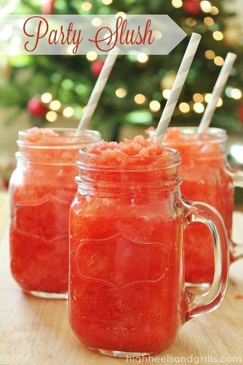 Christmas Slush, Cherry Slushie, Alcoholic Slush, Slush Punch, Slush Recipes, Yummy Summer Drinks, Christmas Eve Dinner, Summer Drink Recipes, Juice Concentrate