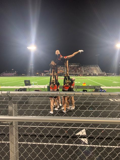 Cheerleading stunt at football game. Cheerleading Stunts Pictures, Sideline Cheer Stunts, Fnl Aesthetic, Dance Stunts, Fnl Cheer, Stunt Ideas, Easy Cheer Stunts, Cheerleading Picture Poses, Cheer Aesthetic