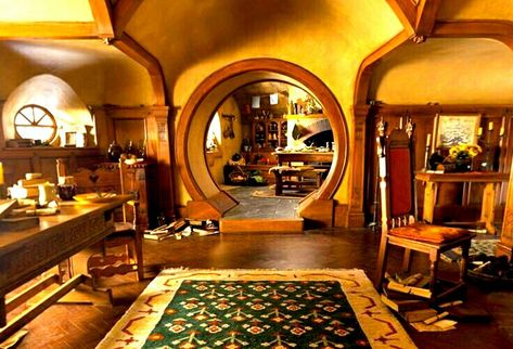 Hobbit House Interior, Hobbit Holes, Hobbit Houses, Casa Hobbit, Cabin Floor, Hobbit Hole, Cob House, Hobbit House, Earth Homes