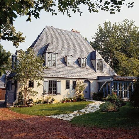 Cottage Bouquet, Cute Small Houses, French Country Exterior, Blue Shutters, French Style Homes, Casa Country, Traditional Exterior, Renovation Design, French Cottage