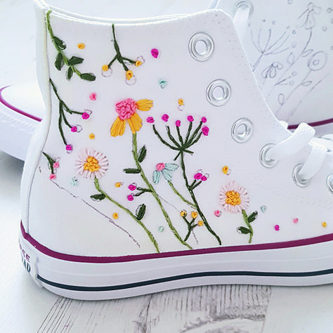 embroidery stitches flowers step 5 Stitching On Converse, Embroider Converse, White Summer Sneakers, Embroidery Shoes Diy, Shoe Embroidery, Converse Embroidery, Embroidery Stitches Flowers, Free Embroidery Patterns Machine, Embroidered Converse