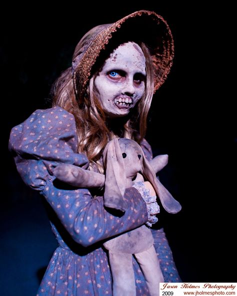 Creepy Scary Doll Costume, Creepy Makeup, Scary Doll, Zombie Walk, Make Up Ideas, Special Fx Makeup, Creepy Doll, Little Bo Peep, Special Effects Makeup