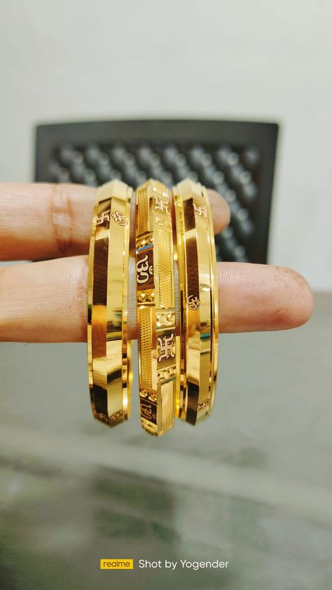 Bangles Gold Design, Kada Bangles Gold Design, Man Gold Bracelet Design, Kada Bangles, Sai Baba Hd Wallpaper, Delicate Gold Jewelry, Gold Jewellry, Bangles Gold, Mens Gold Jewelry