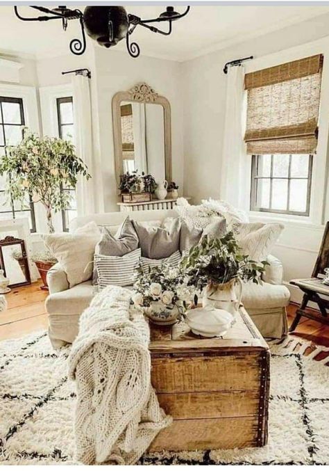 White Country Living Room, Salons Cottage, Farmhouse Living Room Design, Cozy Farmhouse Living Room, Ohio House, Farm House Livingroom, Cottage Decor Living Room, Farmhouse Living Room Decor Ideas, Farmhouse Glam