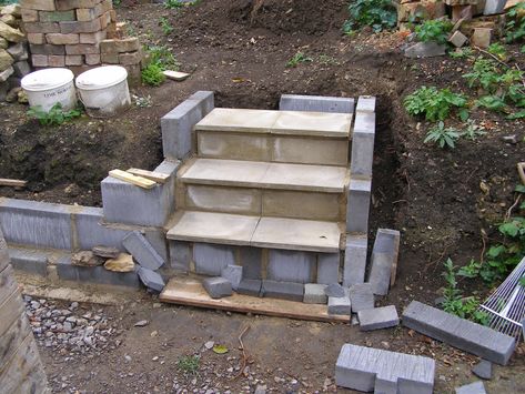 Cinder block with paver on top.                                                                                                                                                                                 More Patio Steps, Cement Blocks, Cinder Blocks, Garden Stairs, Outdoor Steps, Sloped Garden, Garden Steps, Outdoor Stairs, Concrete Steps