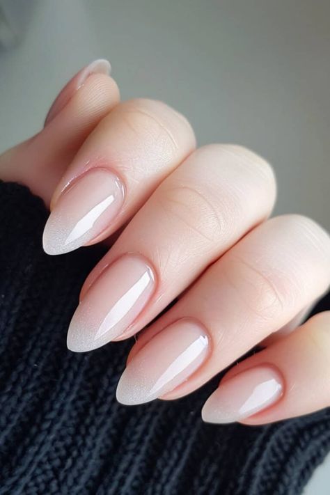 I want some simple basic nails when it comes to my nail color and designs.  So, I’ve rounded up the most elegant and cute neutral nail designs that are super easy to recreate. Summer Neutral Nails, Timeless Nail Color, Coastal Outfits, Cute Summer Shorts, Neutral Nail Designs, New Year Nails, Bridesmaids Nails, Boho Nails, Summer Nail Ideas