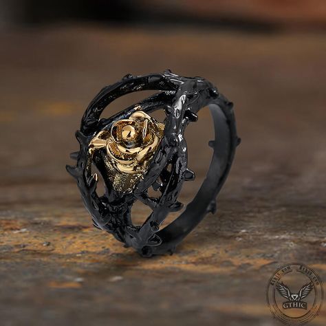 👊The charming branches of the rose are entwined with thorns, and the thorns also grow on the rose, and the thorns protect the rose. Roses And Thorns, Sugar Skull Ring, Art Knife, Sterling Silver Skull Rings, Rose Thorns, Fantasy Ring, Iron Jewelry, Gothic Ring, Silver Skull Ring