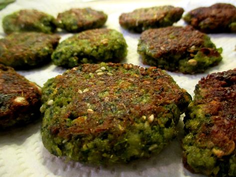 Tamiya (Egyptian Dried Fava Bean Fritters) – Kosher Recipes | OU Kosher Certification Dried Fava Bean Recipe, Egyptian Falafel Recipe, Ancient Egyptian Food, Best Falafel Recipe, Flavored Chickpeas, Fava Beans Recipes, Fava Bean, Falafel Recipe, Egyptian Food