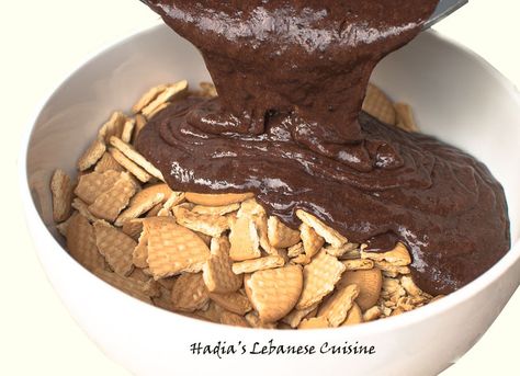 Lazy Cake | Hadias Lebanese Cuisine Lazy Cake Recipe, Cake Recipe Healthy, Biscuits Cake, Lazy Cake, Choco Biscuit, Lebanese Desserts, Plain Cookies, Cake Recepies, Cold Cake