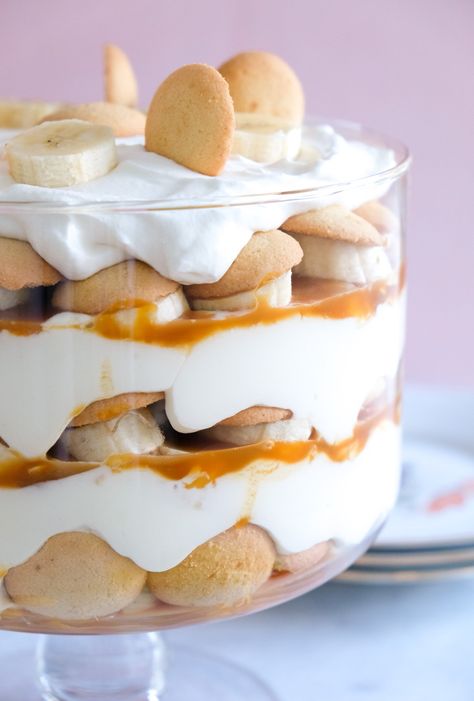 Salted Caramel Banana Pudding — Petite Southern Kitchen Caramel Banana Pudding, Pudding Caramel, Southern Banana Pudding, Dessert To Make, Famous Desserts, Trifle Dish, Sweet Treats Desserts, Southern Kitchen, Southern Kitchens