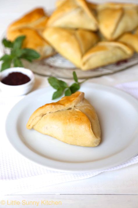 Spinach Pastries (Fatayer Sabanekh) - Little Sunny Kitchen Stuffed Pastry, Spinach Filling, Little Sunny Kitchen, Sunny Kitchen, Bruschetta Ingredients, Spinach Pie, Top Chicken Recipes, White Cheese, Homemade Tacos