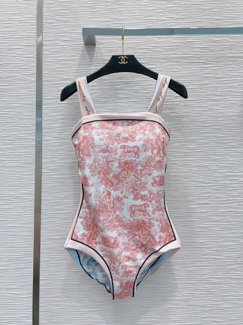 Chanel Bathing Suit, Chanel Swimwear, Dr Marvel, Beachy Outfits, Chanel Dress, Swimsuits Outfits, Quick Outfits, Cute Bathing Suits, Elegante Casual