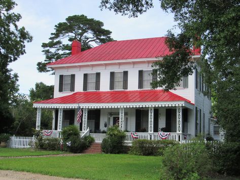 Red Metal Roof on 1870 home #historicHomes #RedMetalRoof #BeautifulOldHomes Red Tin Roof House, Red Metal Roof, Coastal Georgia, Siding Ideas, Georgia Travel, Red Roof, Tin Roof, White Farmhouse, Historic District