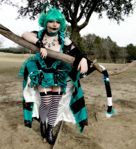 Cheshire Cat Alice in Wonderland Cosplay http://geekxgirls.com/article.php?ID=5167 Cosplay Raven, Cosplay Alice In Wonderland, Cheshire Cat Cosplay, Alice In Wonderland Cosplay, Cats Costume, Steampunk Alice In Wonderland, Halloween Alice In Wonderland, Wonderland Cosplay, Alice In Wonderland Outfit