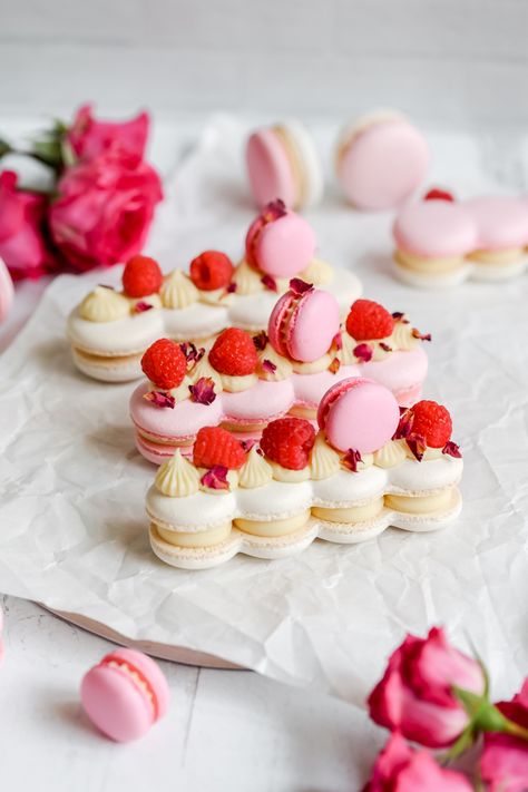 Macaron Designs Decoration, Acorn Macarons, Macaron Display Ideas Presentation, Valentine’s Day Macarons, Macaron Packaging Ideas, Watermelon Macaron, Elegant Macarons, Mothers Day Macarons, Valentines Day Macarons