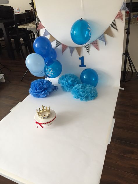 1 Year Birthday Photoshoot Studio, One Birthday Photoshoot Ideas, Smash Cake Set Up, Boy Smash Cake Pictures, Smash Cake Photoshoot Boy, First Birthday Boy Photoshoot, Diy Cake Smash Photoshoot, Diy Cake Smash Photos, Diy Cake Smash