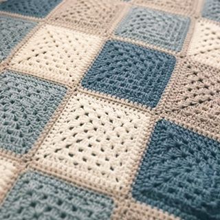 Three Color Granny Square Blanket, Crochet Baby Boy Blankets, Granny Square Blanket Blue, Blue Granny Square Blanket, Knitting Patterns Free Blanket, Granny Square Crochet Patterns Free, Crochet Throw Blanket, Crochet Blocks, Crochet Stitches Video