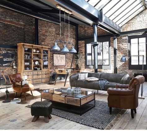 Industrial Chic Living Room, New Yorker Loft, Urban Industrial Decor, Industrial Style Living Room, Industrial Living Room, Loft Designs, Modern Industrial Interior, Industrial Home Design, Vintage Industrial Decor