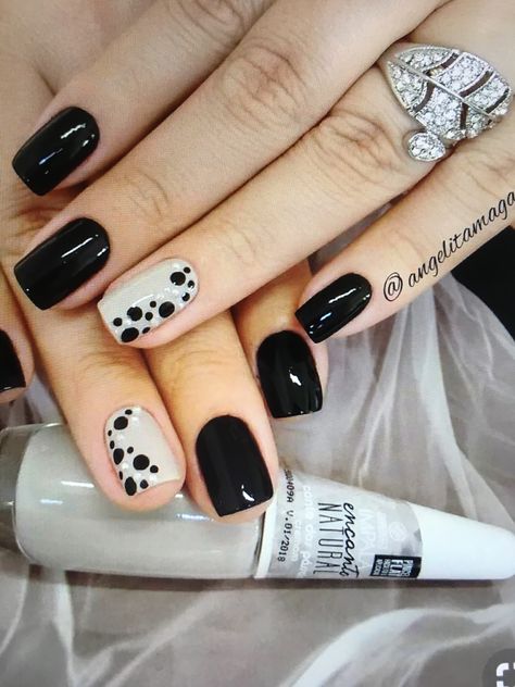 Ongles Beiges, Black And White Nail, Black And White Nail Designs, Black And White Nails, Unghie Sfumate, Makeup 101, Pretty Nail Art Designs, Dots Nails, White Nail Designs