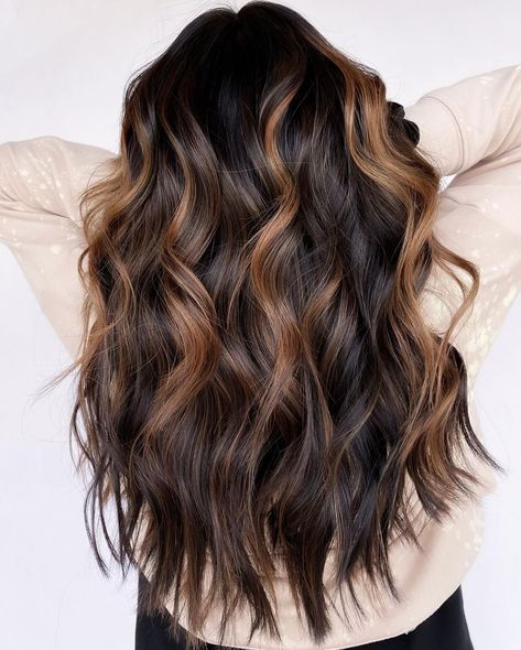 Ecaille Hair, Pelo Color Caramelo, Honey Brown Hair Color, Dimensional Hair Color, Fall Hair Color Trends, Hair Color Caramel, Fall Hair Cuts, Black Hair With Highlights, Dark Hair With Highlights