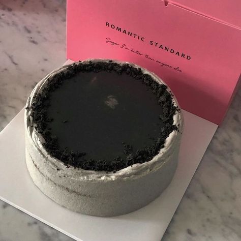 food Black Korean Cake, Cake Birthday Korea Simple Black, Birthday Cake Dark Aesthetic, Cake Birthday Korea Simple, Black Cake Aesthetic, Birthday Cake Aesthetic Black, Korea Cake, Birth Cakes, Cake Designs For Boy