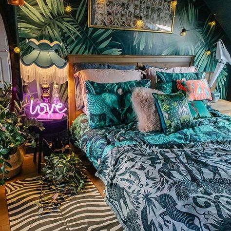 How my Instagram account grew by 60K in 12 months | Interior Design | Lily Sawyer Photography Maximalist Bedroom, Maximalist Interior Design, Jungle Bedroom, Maximalist Interior, Maximalist Home, Eclectic Bedroom, Maximalist Decor, Room Deco, Maximalism