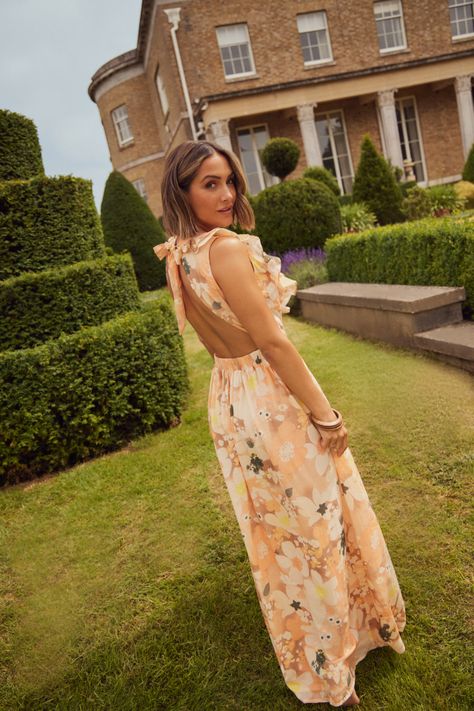 FRANKIE Bridge has launched a collection with high street favourite Oasis, and it’s so gorgeous. Oasis by Frankie is a gorgeous collection of fifty beautifully designed pieces and we’re going to have to stop ourselves buying the whole collection. Frankie worked closely with Oasis’ design and product teams to design her edit of “elevated tailoring […] Wedding Guest Outfits Uk, Wedding Guest Dresses Uk, Frankie Bridge, Dress For Pregnant Women, Pool Party Wear, Spring Wedding Guest, Spring Wedding Guest Dress, Maxi Dress Wedding Guest, Maxi Dress Collection