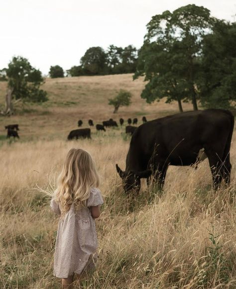 Farm Life Photography, Children Aesthetic, Farmer Family, Country Kids, Easter Photos, Farms Living, Penteado Cabelo Curto, Mommy Life, Life Design