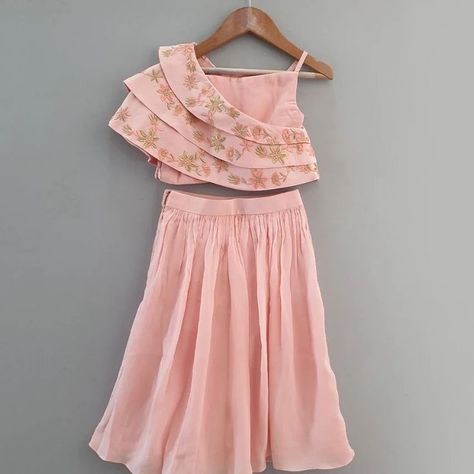 Peach-me-up indo western set adorned with intricate embroidery for little ones! Worldwide shipping Indo Western Dress For Girls Kids, Kids Indo Western Outfits, Indian Dresses For Kids, Girls Lehenga, Crop Tops For Kids, Western Girl Outfits, Kids Fashion Show, Embroidered Cape, Crop Top Lehenga