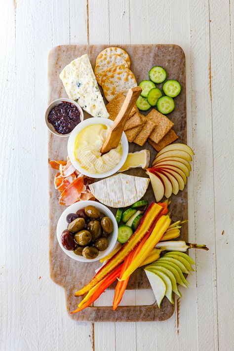 Mini Graze Board: Whether you are looking for a fun and different family meal, or an appetizer for a small group, think of a mini graze board. #grazeboard #minigrazeboard #smallgrazeboard Graze Boards, Graze Board, Group Food, Grazing Board, Snack Board, Small Snacks, Family Meal, Food Platters, Small Bites