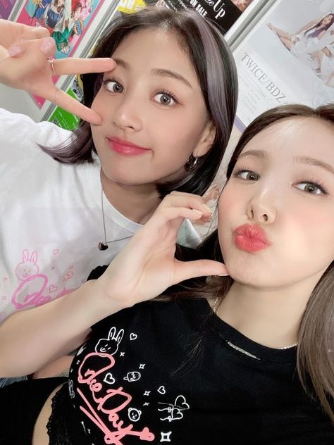 #twice #nayeon #jihyo #twitter Nayeon Y Jihyo, Jihyo And Nayeon, Nayeon Jihyo, Snsd Taeyeon, Twice Nayeon, Twice Jihyo, Twice Once, Nayeon Twice, Im Nayeon