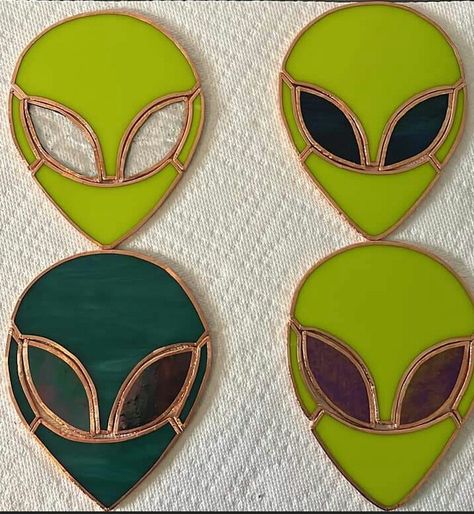 Alien Stained Glass Pattern, Stained Glass Alien, Simple Stained Glass Patterns, Glass Staining, Diy Stained Glass Window, Silversmithing Jewelry, Stained Glass Pattern, Soldering Jewelry, Bottle Corks