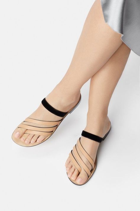 Flat Sandals For Women, Fashion Shoes Sandals, Italian Leather Shoes, Sandals Outfit, Women Shoes Flats Sandals, Shoes Flats Sandals, Studded Heels, Black Luxury, Leather Sandals Women