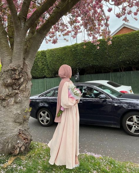 Hijabi Girl Aesthetic, Modest Aesthetic, Modest Outfits Muslim, Pink Hijab, Outfits Muslim, Hijabi Outfit, Muslim Style, Eid Outfits