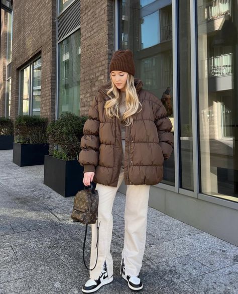 Winter Puffy Jacket Outfit, Mid Length Puffer Jacket Outfit, Puffy Jacket Outfit Winter, Puffer Jacket Outfit Winter Style, Puff Jacket Outfit, Puffy Jacket Outfit, Cold Weather Outfits Winter, Winter Jacket Outfits, Puffer Jacket Outfit