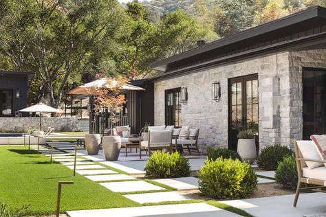 Ranch Home Landscaping, Ranch House Landscaping, Small Ranch House, House Backyard Ideas, Modern Ranch House, Ranch House Designs, Ranch House Exterior, California Ranch, Ranch Exterior