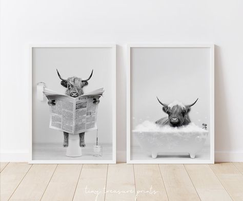 Cow Wall Art Bathroom, Bathroom Cow Decor, Cow House Decor, Western Kids Bathroom, Animals In Bathtub Art, Highland Cow Art Living Room, Highland Cow Bathroom Ideas, Country Guest Bathroom, Cow Pictures Decor Living Room