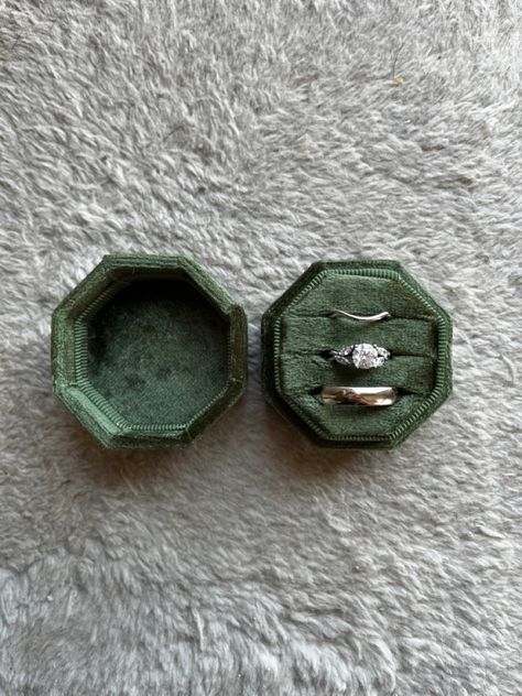 Green Wedding Rings, Triple Ring, Emerald Green Weddings, Ring Boxes, Velvet Ring Box, Green Rings, Wedding 2024, Wedding Ring Box, Dark Olive Green