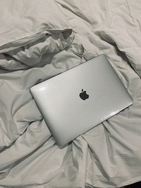 Macbook Silver Aesthetic, Macbook Astetic, Laptops Aesthetic, Macbook Air Aesthetic, Air Aesthetic, Manifesting 2023, Macbook Aesthetic, Aesthetic Dump, Birthday Things