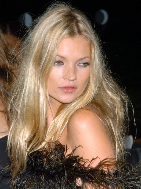 18 Bedhead Styles That'll Inspire You to Never Wash Your Hair Again  - MarieClaire.com Kate Moss Hair, Bedhead Hair, Kate Moss Style, Latest Hair Trends, Ella Moss, Bed Head, Kate Moss, Style Chic, Messy Hairstyles