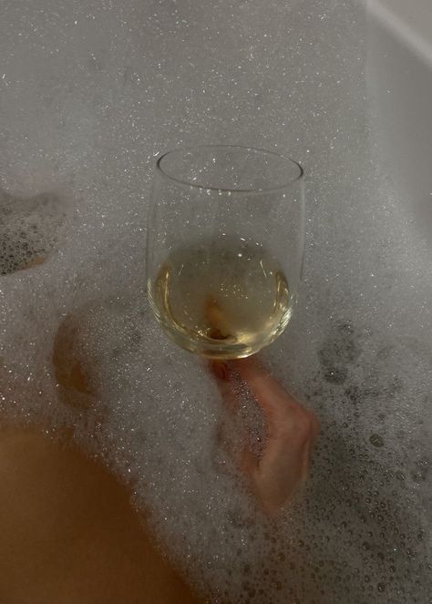 Bubble Bath Aesthetic, Wine Bath, Aesthetic Bath, Bath Aesthetic, Fake Life, Night Vibes, Foto Ideas Instagram, Random Pics, Bubble Bath