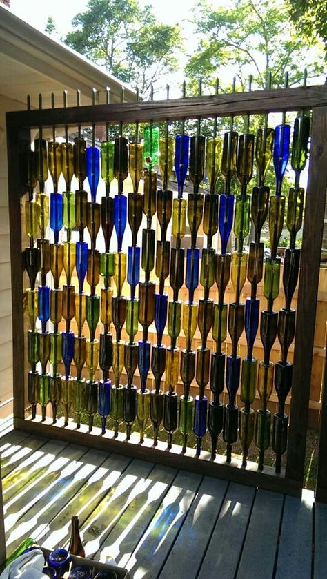 Wine bottle wall...framed with 4x4 lumber, using 7ft garden stakes for posts. Holes are drilled using an 11/16 inch drill bit with diamond dust tip (about $7 on ebay). Quite labor intensive, but worth the work! Wine Bottle Fence, Casa Fantasy, Wine Bottle Wall, Bottle Trees, Bottle Tree, Storage Bathroom, Small Bathroom Ideas On A Budget, Small Bathroom Ideas Modern, Wine Bottle Art