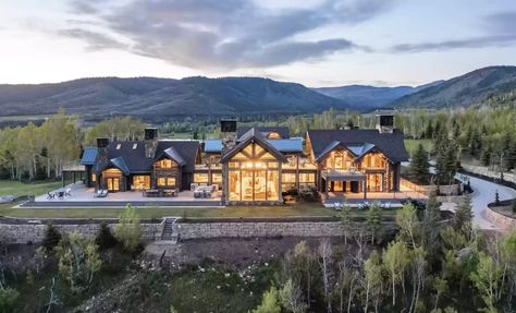 Houses Beautiful, Sky House, Wood Houses, Montana Usa, Mega Mansions, Modern Mountain, Modern Mansion, Ranch Style Homes, Big Sky