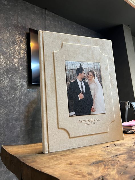 Wedding Album Cover Design, Wedding Album Cover, Photo Album Diy, Album Diy, Album Cover Design, Diy Crafts For Gifts, Wedding Album, Cover Design, Album Covers