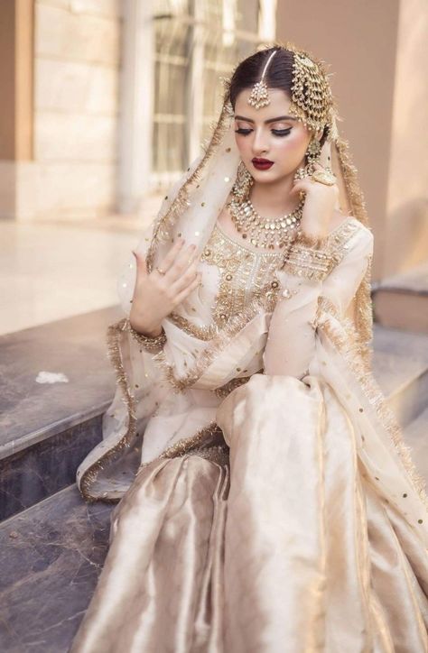 Nikkah Bride Dress, Asian Attire, Bridal Things, Nikkah Bride, Nikah Dress, Pakistani Bridal Makeup, Muslim Brides, White Lehenga, Bridal Sarees South Indian